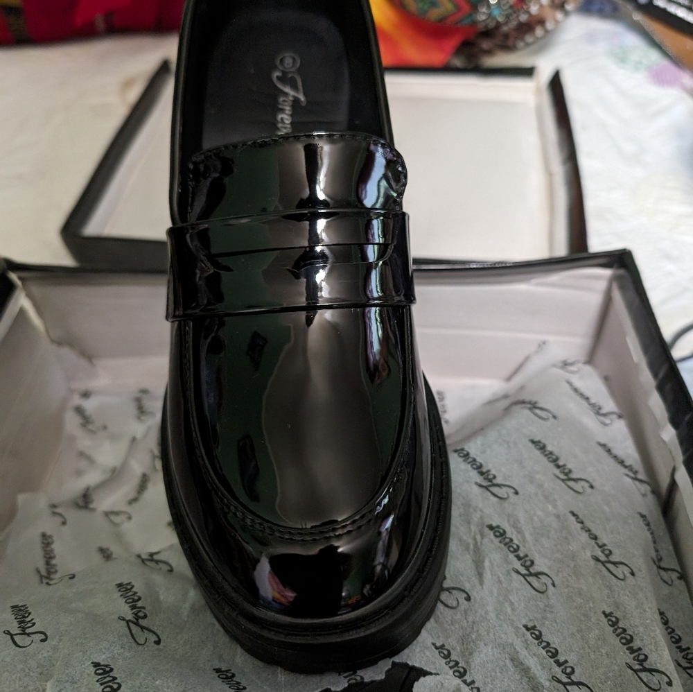 Shoes - Picture 4 of 6